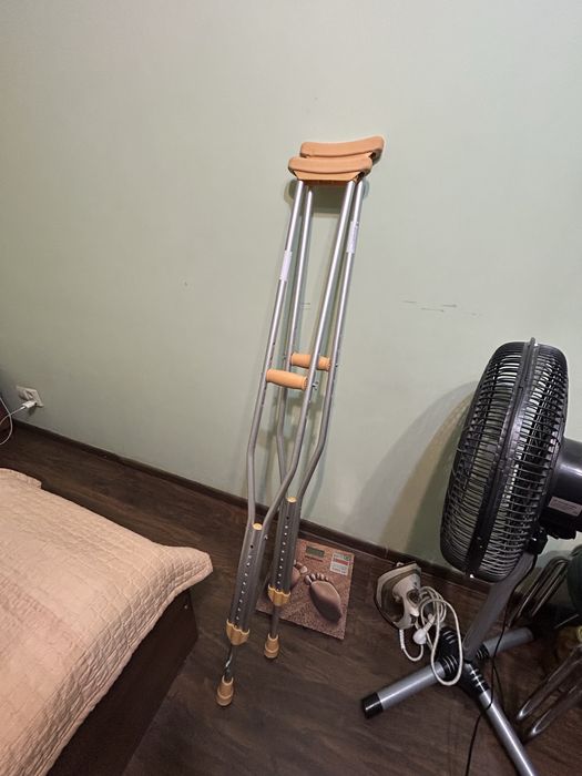 Продам костыли подмышечные