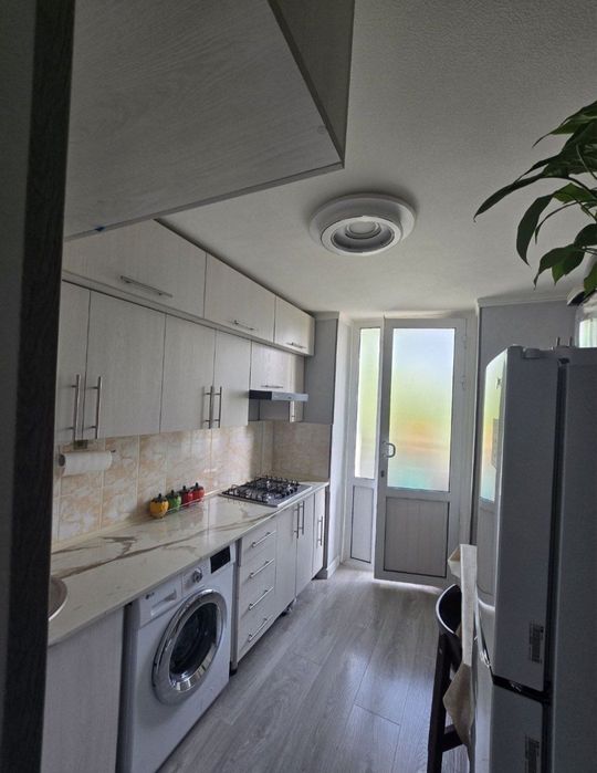 Чиланзар 1 квартал Продается квартира 1/2/4 кирпич улица Мукимий