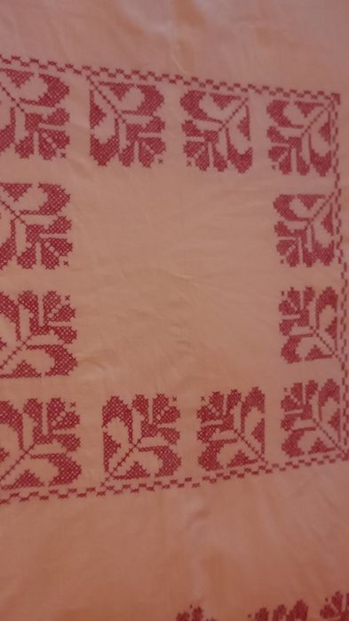 Vand 2 fete de masa mari cusute manual,superbe,modele traditionale