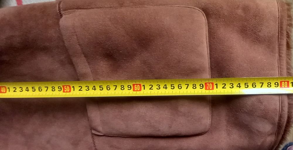 Продам,  дублёнку, очень тёплую,  с  капюшоном.