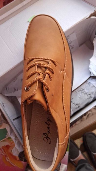 Pantofi noi din piele naturala