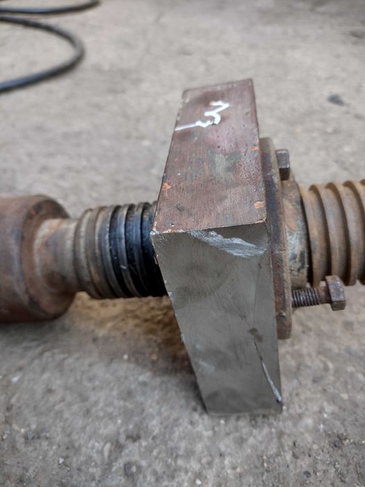 AX FILETAT , cu piulita ( filet patrat )