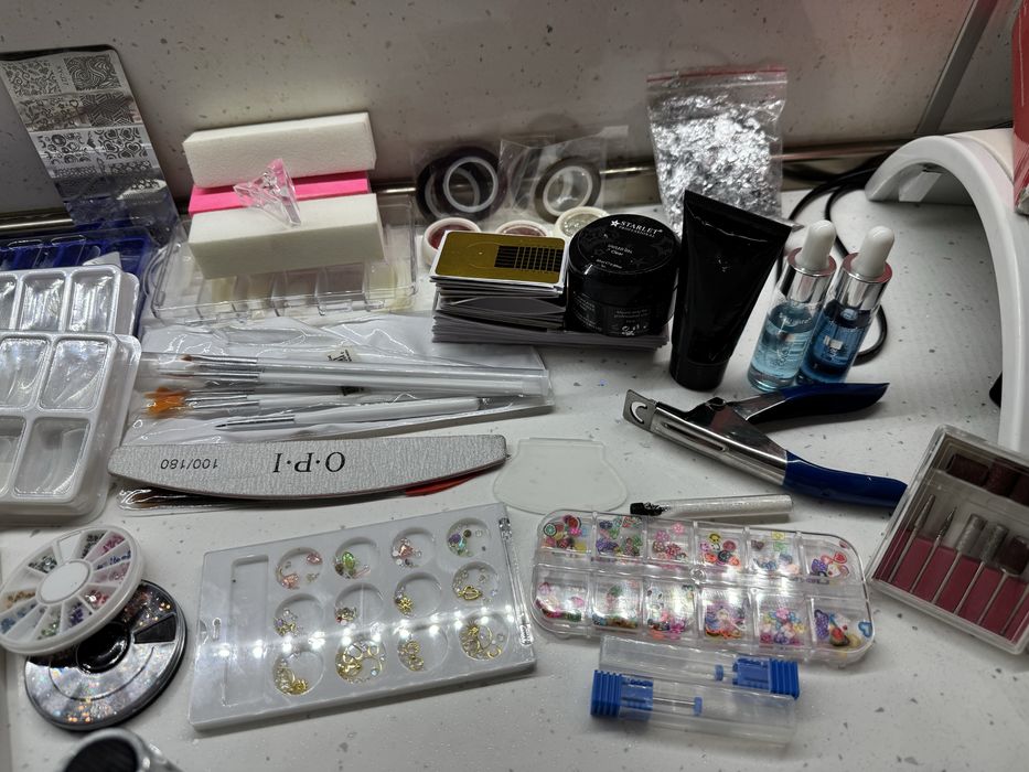 Продавам комплект за маникюр