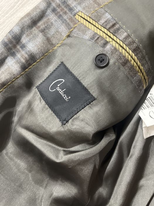 Продается мужской костюм