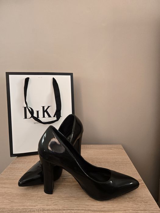 Елегантни обувки на ток