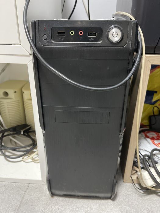 Unitate, monitor, tastatura