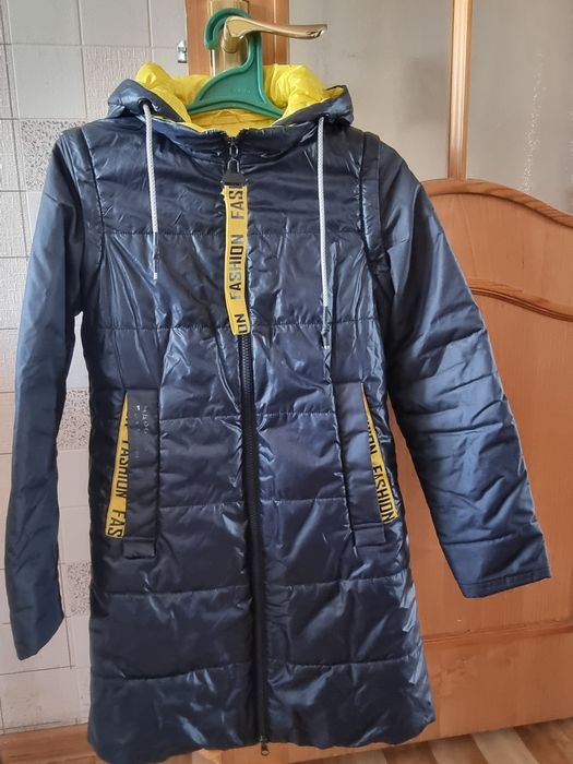 Куртка весна на девочку на 9-10 лет