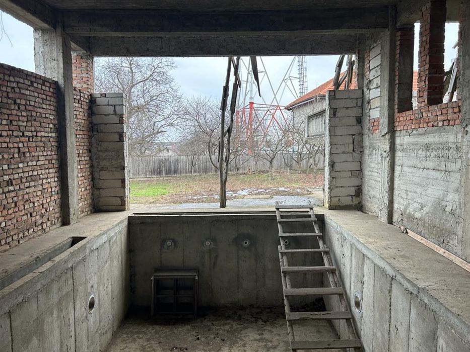 Vand casa la rosu aprox 630mp cu teren aprox 900mp / ACCEPT  VARIANTE