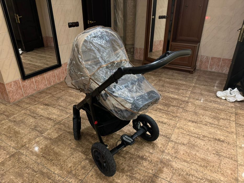 Продаю детскую коляску зима лето