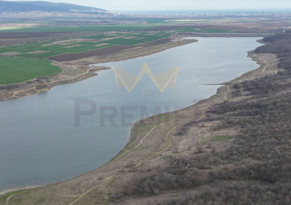 Парцел в Бургас - област, с.Порой площ 4795 кв.м.