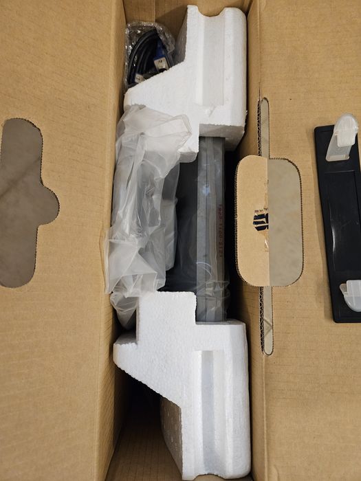 19-инчов монитор за компютър