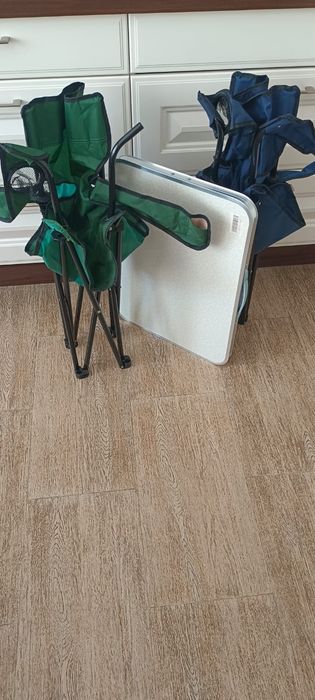 Продам стол и стулья туристические.