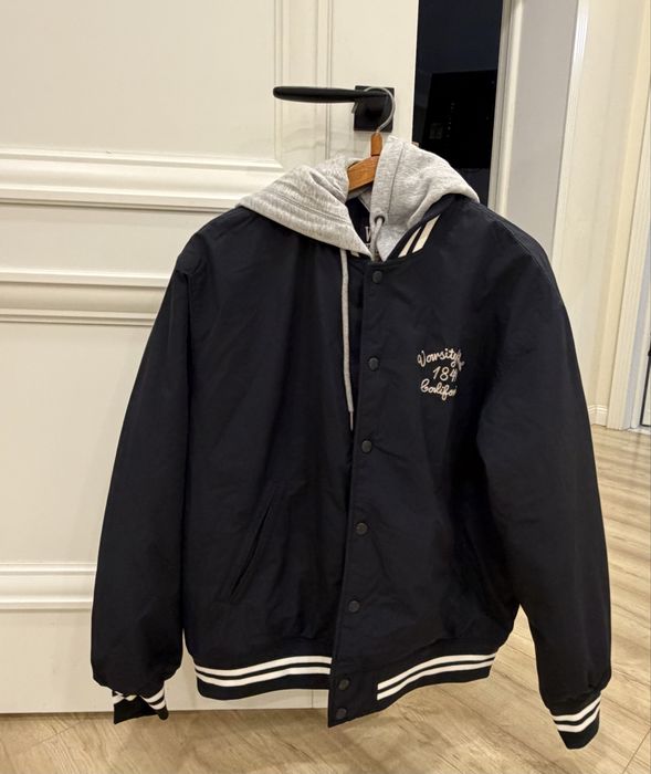 Бомбер WHO.A.U с капюшоном