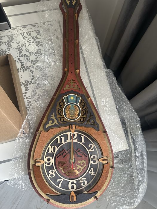 Настенные часы в виде Домбры, из дерева