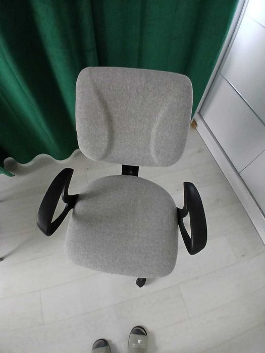 Scaun de birou gri – confortabil, stare 10/10