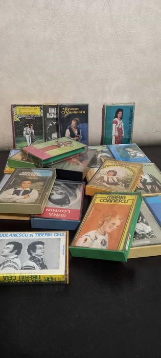Casete vechi cu muzică românească