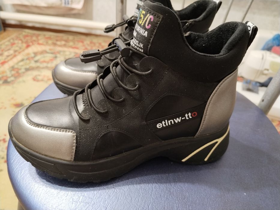 Кроссовки утеплённые