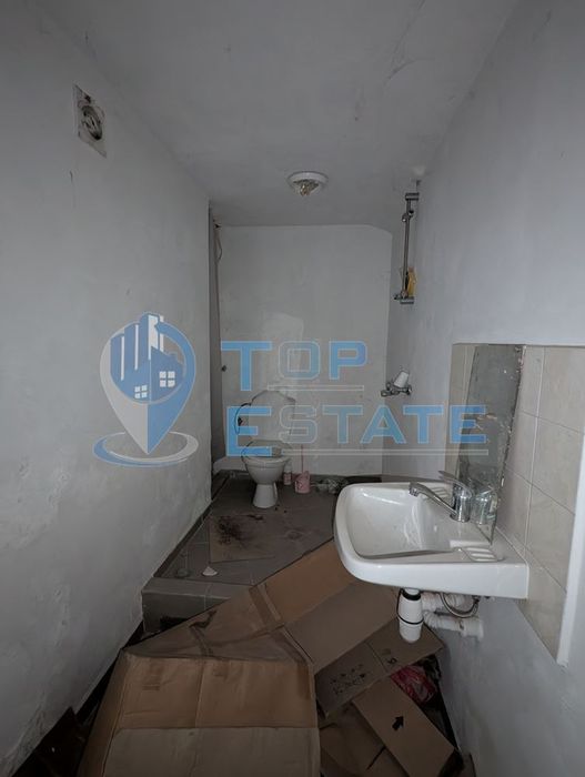 Промишлено помешение на центъра на село Първомайци, област Велико Тър