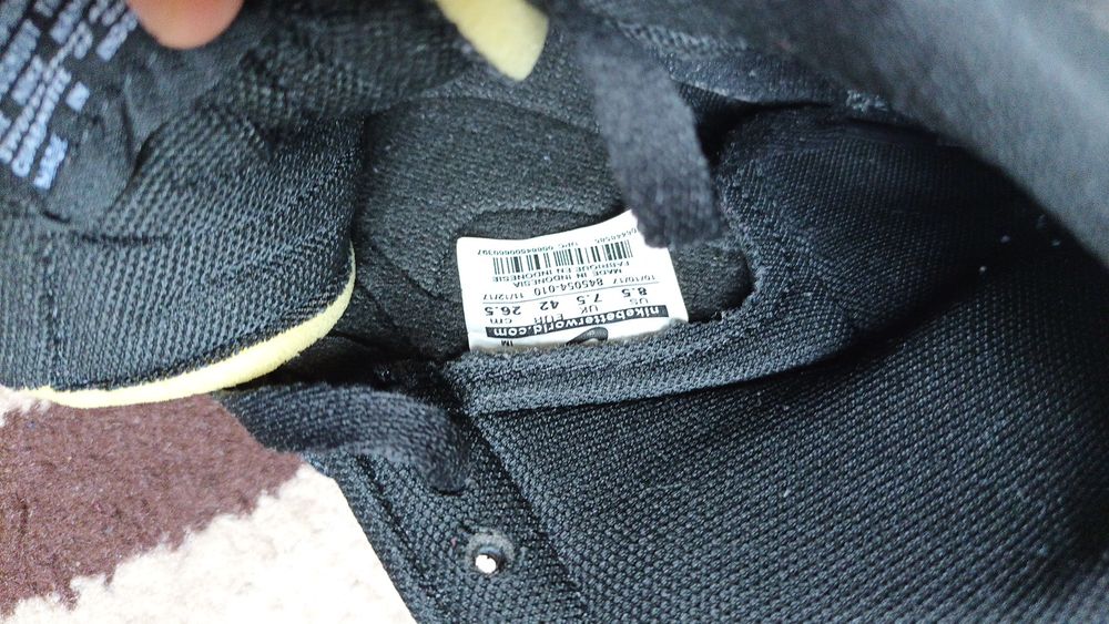 Nike 42 razmer deyarli yangi 1 kunlik bayramga kiyilgan