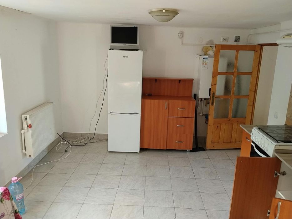Închiriez  în Iași, Bucium ,casa 2 camere decomandate.i