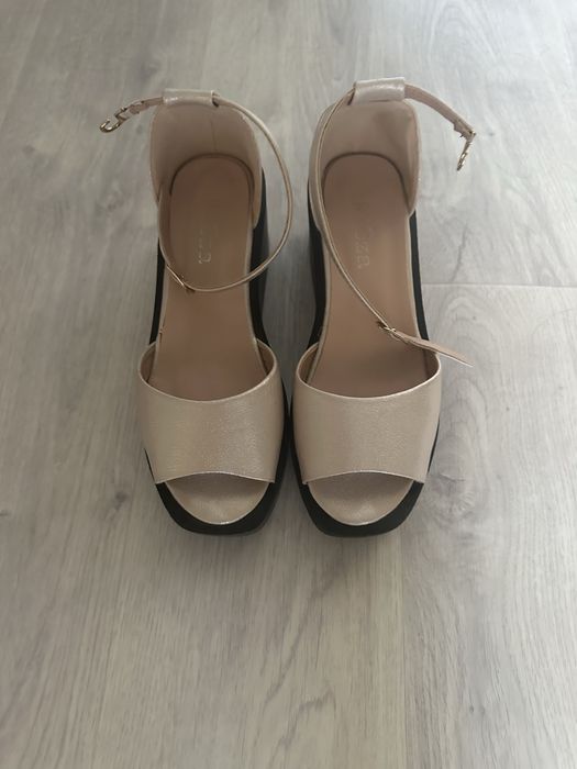 Босоножки за 4000