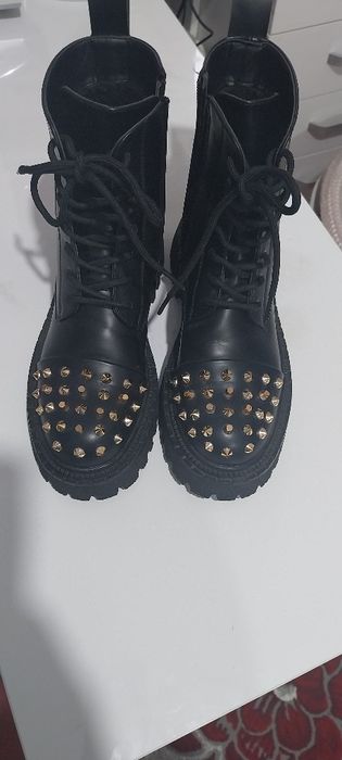 Ghete noi marimea 37