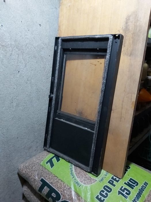 Продавам врата за пелетна камина