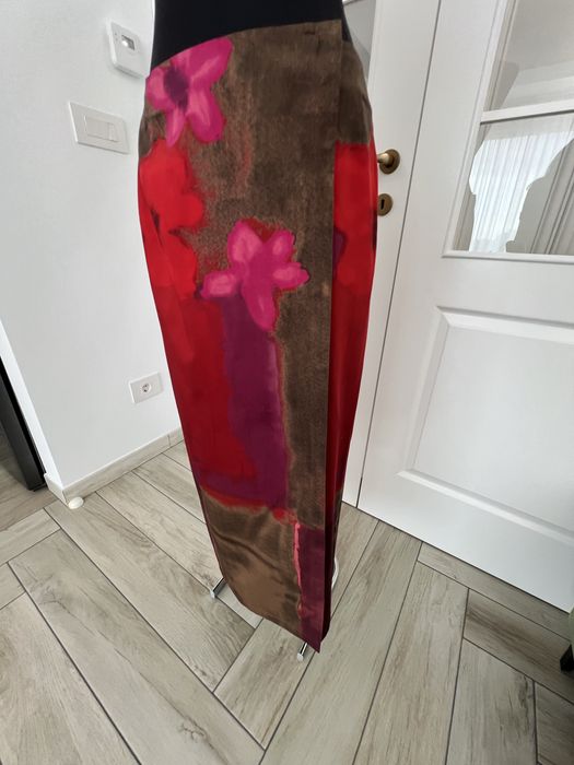 Fusta Max Mara, rosie petrecuta, marimea M