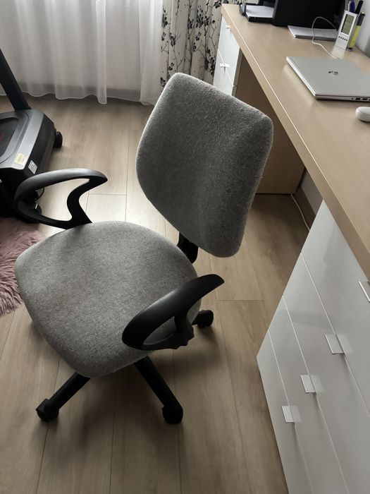 Scaun birou gri in stare f buna