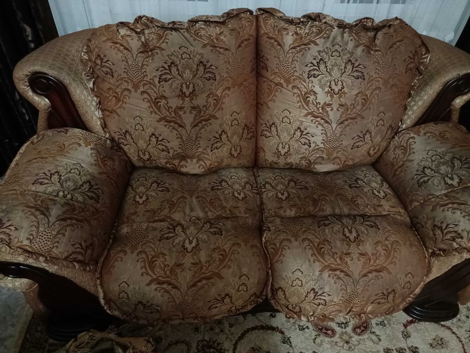 Продам диван в хорошо сост)