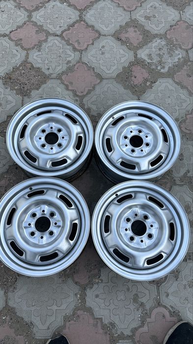 Продам серебристый диск на R13