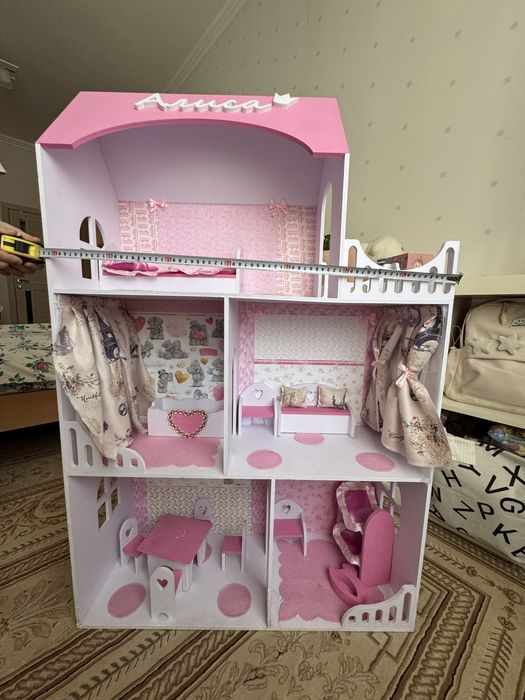 Кукольный домик с мебелью