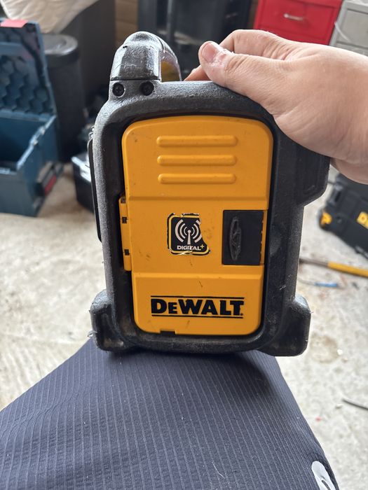Corp radio dewalt DCR020