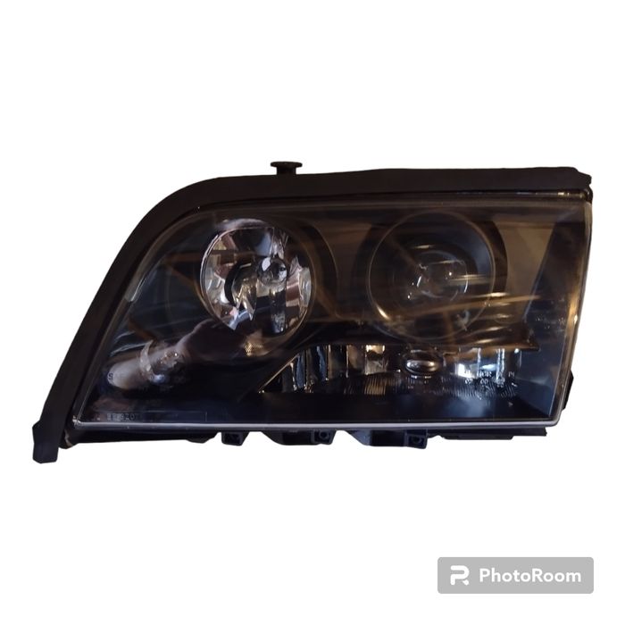 Чисто нов Фар за Мерцедес w202