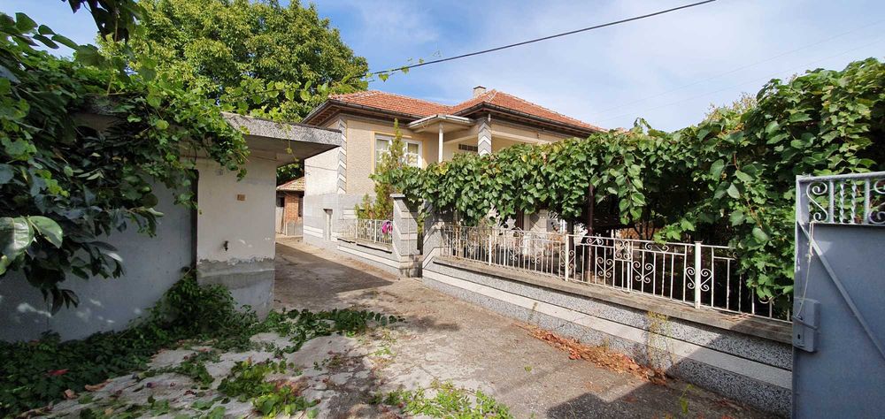 Продава се Къща в Пловдив, Западен - 200 кв.м за 319 €/кв.м - Снимка #2