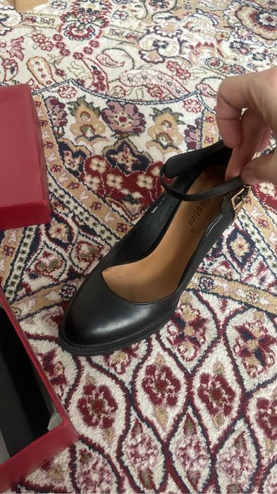 Продам сапожки , туфли.