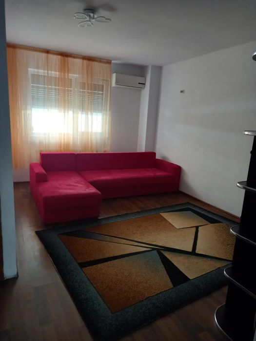 Închiriez apartament 3 camere
