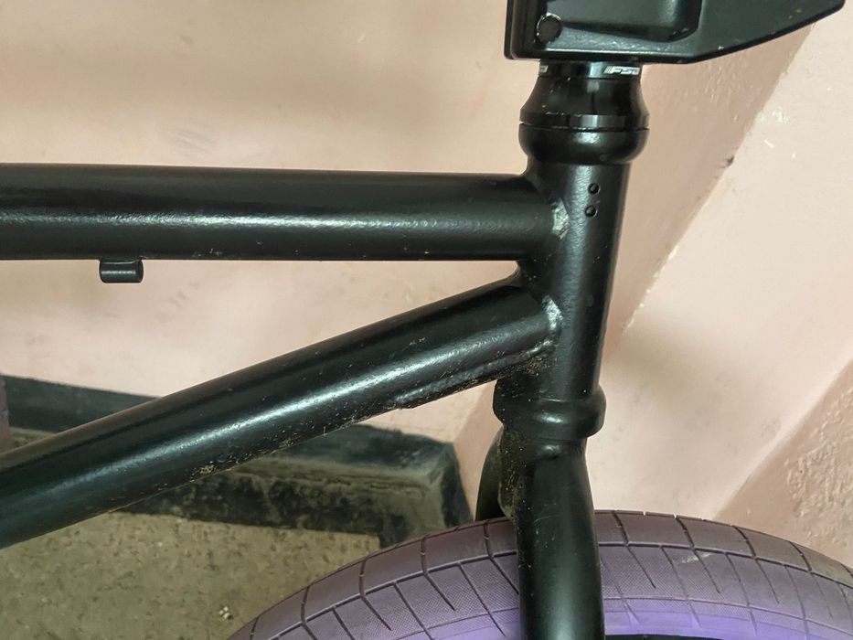 Vând BMX într-o stare foarte buna nu are fisuri la cadru sau defecte