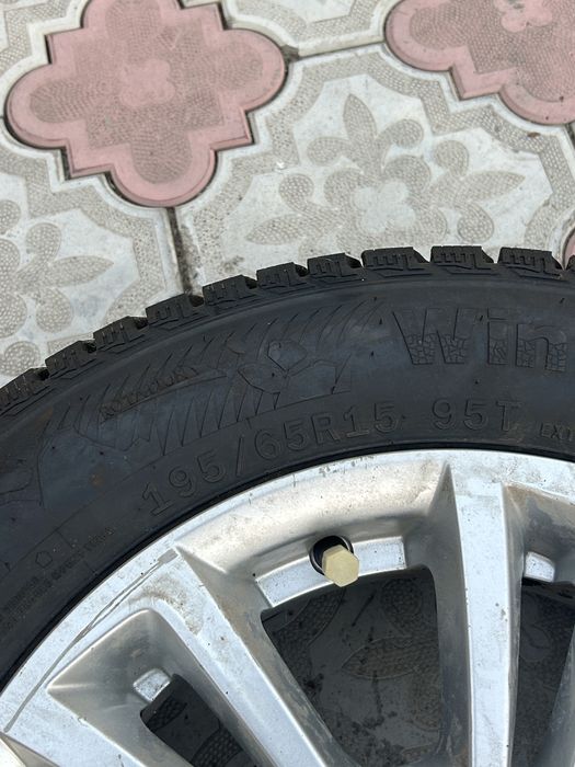 Продам резину зимняю на дисках