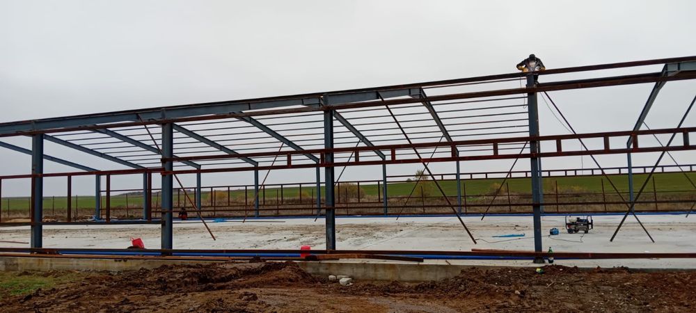 Vand hale metalice mici si mari industriale