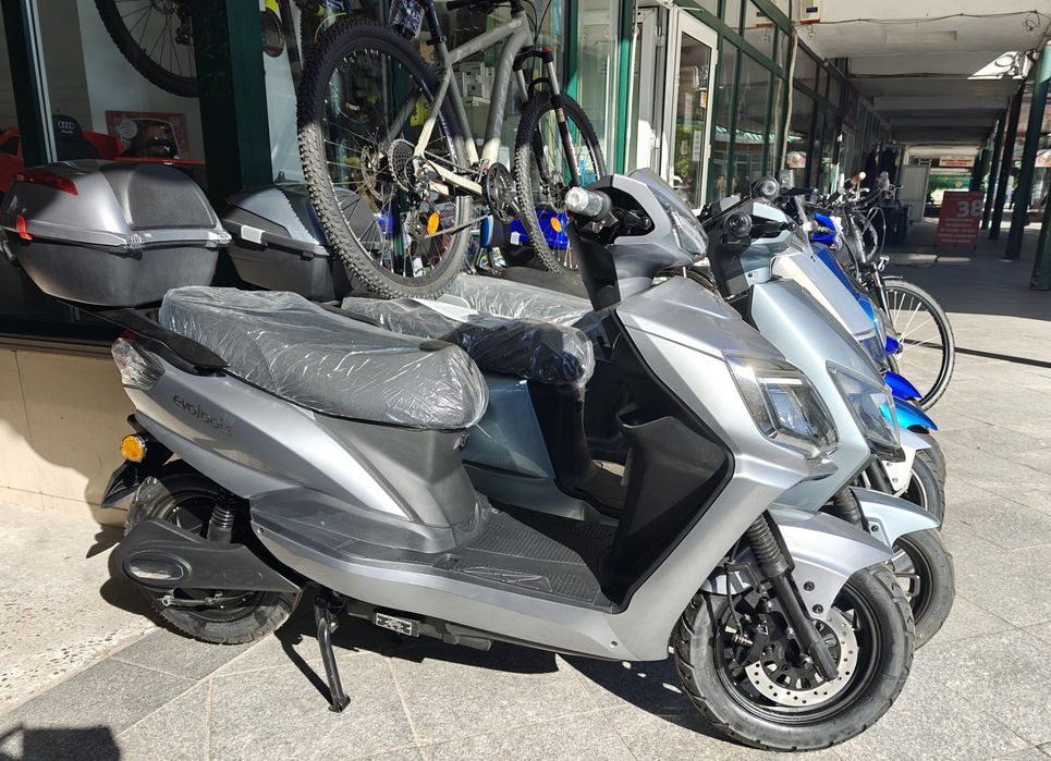 Scuter Electric Fara Permis cu Autonomie 130km, Garantie 24 luni, 72V- 32 Amperi