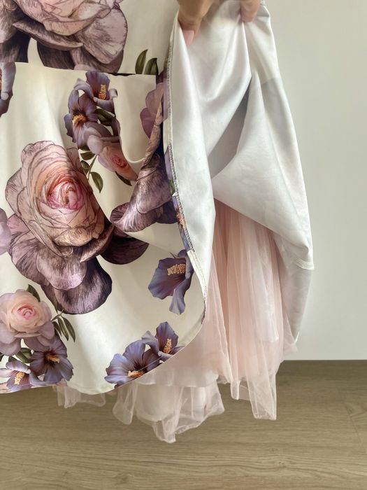 Рокля  на Contrast/128см/ на цветя