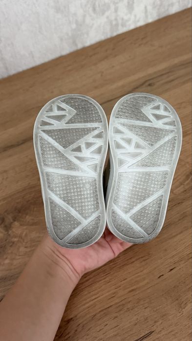 Кожаные детские кроссовки