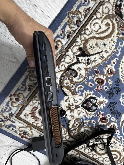 Продам ноут на запчасти