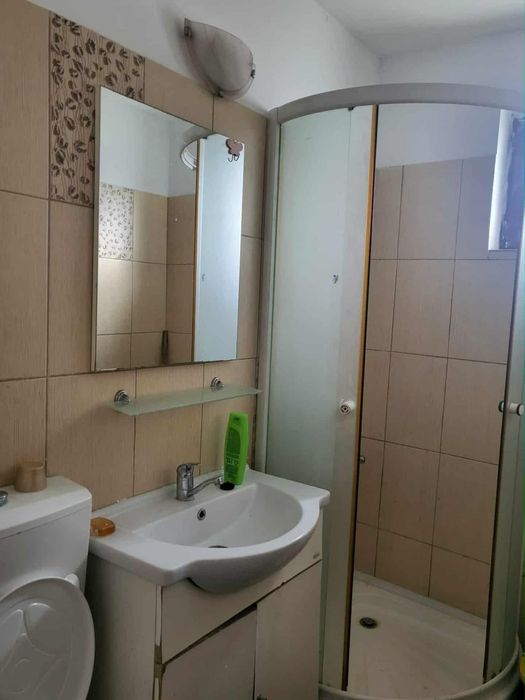 Închiriez apartament