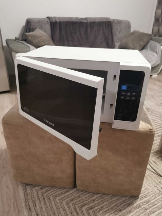 Cuptor cu microunde Samsung digital  în stare bună de functionare