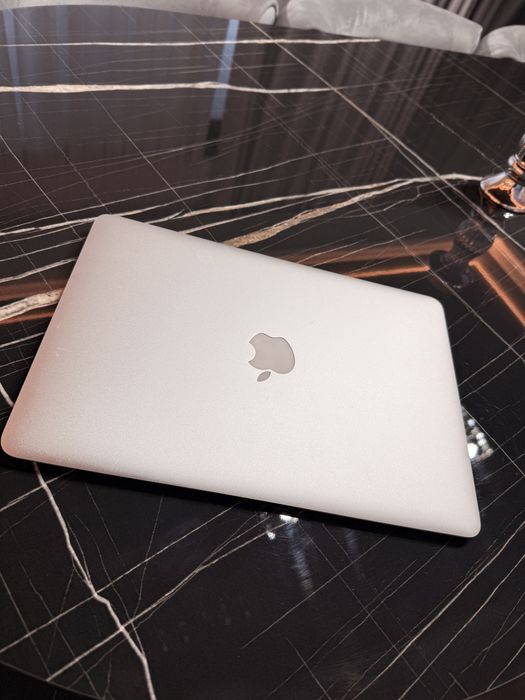 MacBook Air 13,3” 2017 i5 1.8GHz / 8GB RAM / SSD 128GB – Impecabil