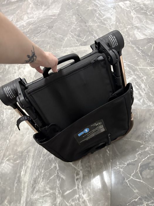 Продам Коляску Kidilo , вес коляски 7 кг