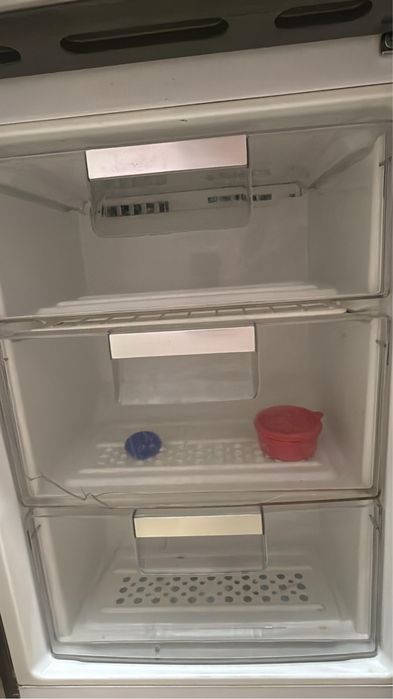 Холодильник LG. Серого цвета