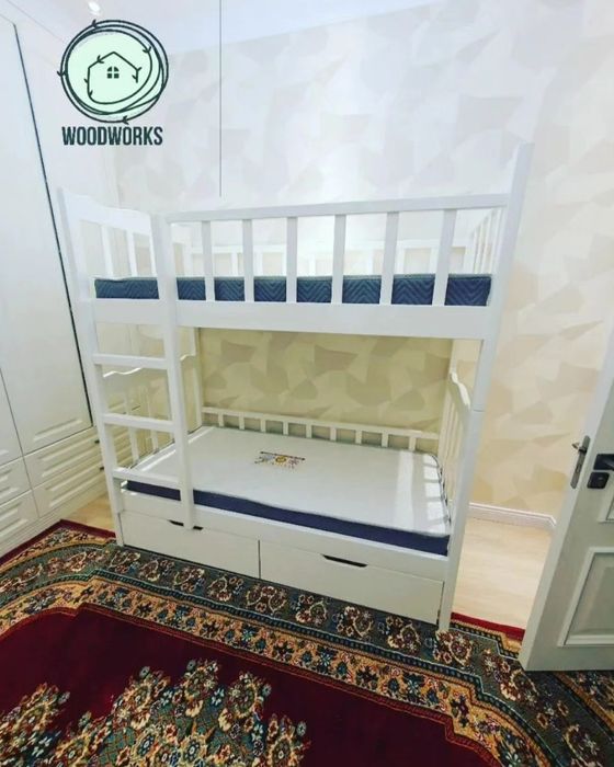 Двухъярусная кровать из дерева